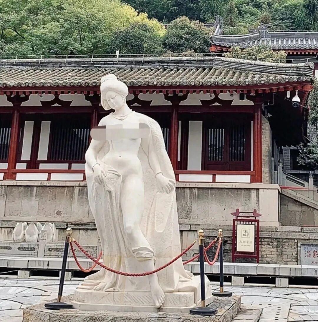 kaiyun sports-贵妃半裸出浴雕像被指“不雅观”